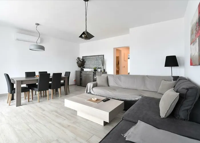 Parikias Seaside House *