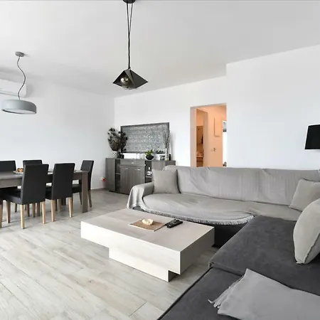 Parikias Seaside House *